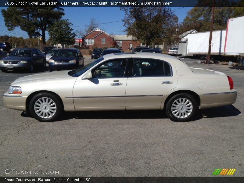 Cashmere Tri-Coat / Light Parchment/Medium Dark Parchment 2005 Lincoln Town Car Sedan
