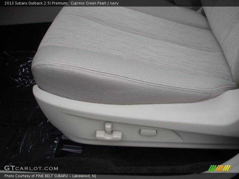 Cypress Green Pearl / Ivory 2013 Subaru Outback 2.5i Premium