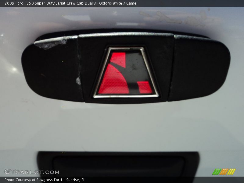 Oxford White / Camel 2009 Ford F350 Super Duty Lariat Crew Cab Dually