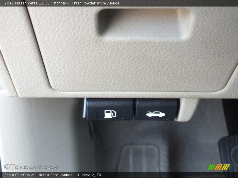 Fresh Powder White / Beige 2012 Nissan Versa 1.8 SL Hatchback