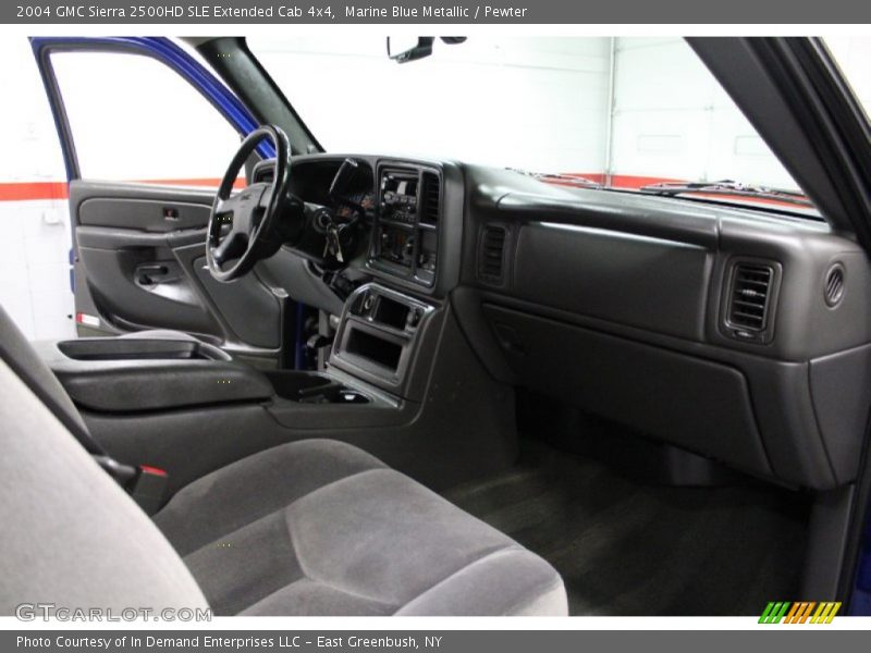 Dashboard of 2004 Sierra 2500HD SLE Extended Cab 4x4