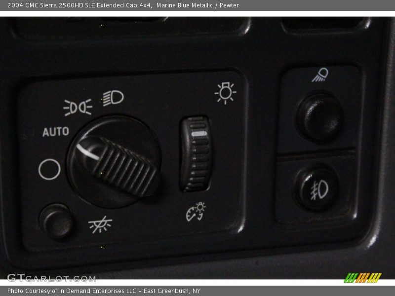 Controls of 2004 Sierra 2500HD SLE Extended Cab 4x4