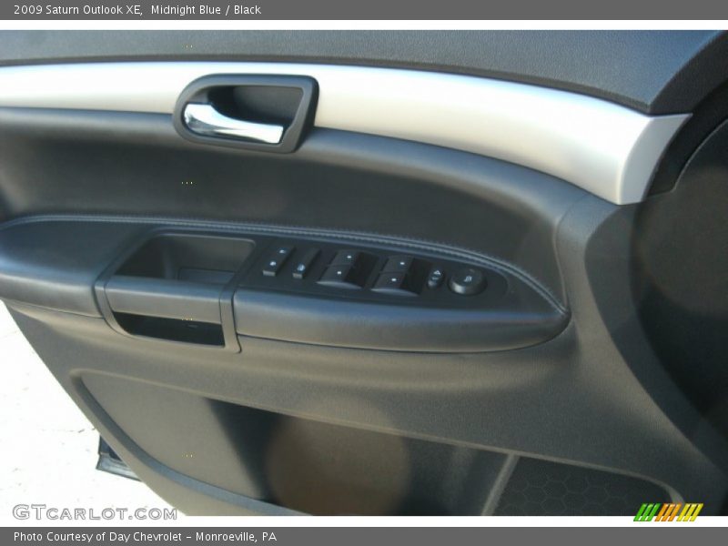 Midnight Blue / Black 2009 Saturn Outlook XE