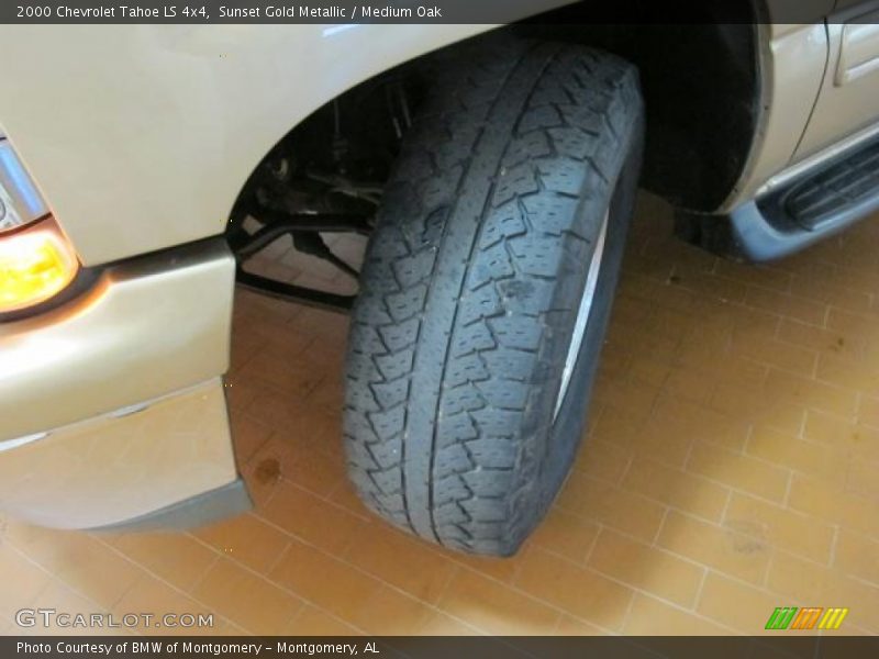 Sunset Gold Metallic / Medium Oak 2000 Chevrolet Tahoe LS 4x4