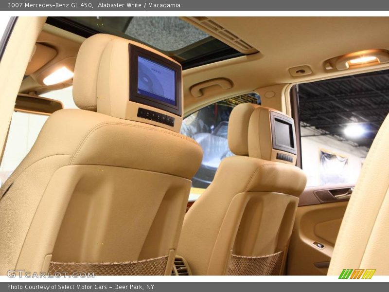 Alabaster White / Macadamia 2007 Mercedes-Benz GL 450