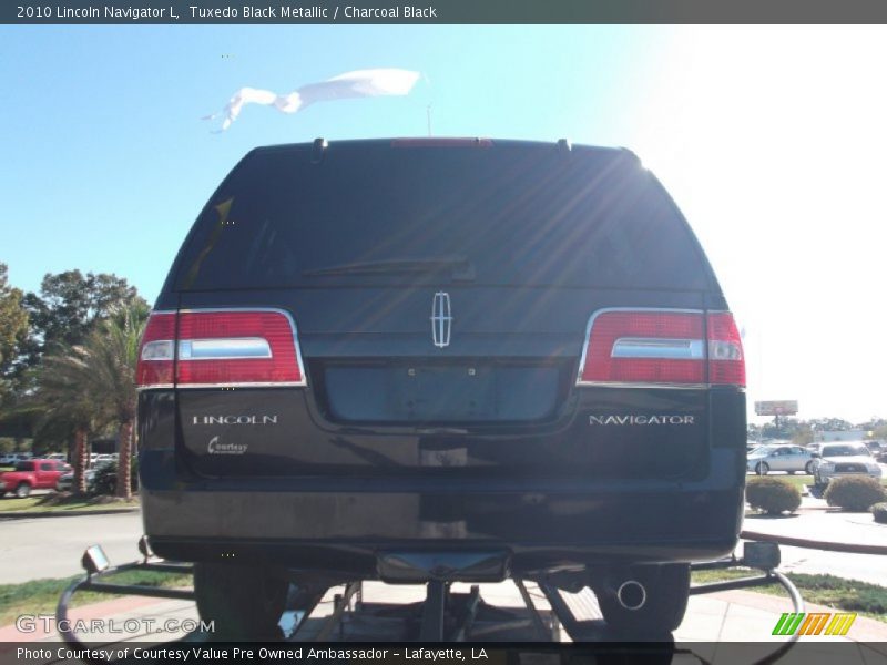 Tuxedo Black Metallic / Charcoal Black 2010 Lincoln Navigator L