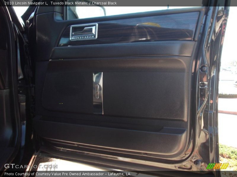Tuxedo Black Metallic / Charcoal Black 2010 Lincoln Navigator L