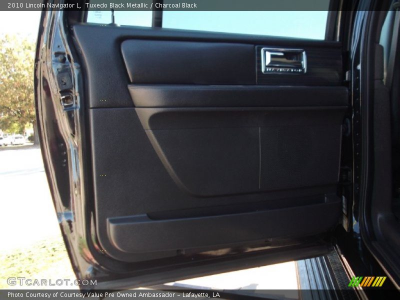 Tuxedo Black Metallic / Charcoal Black 2010 Lincoln Navigator L