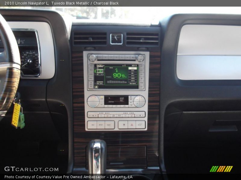 Tuxedo Black Metallic / Charcoal Black 2010 Lincoln Navigator L