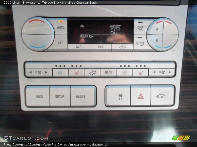 Tuxedo Black Metallic / Charcoal Black 2010 Lincoln Navigator L