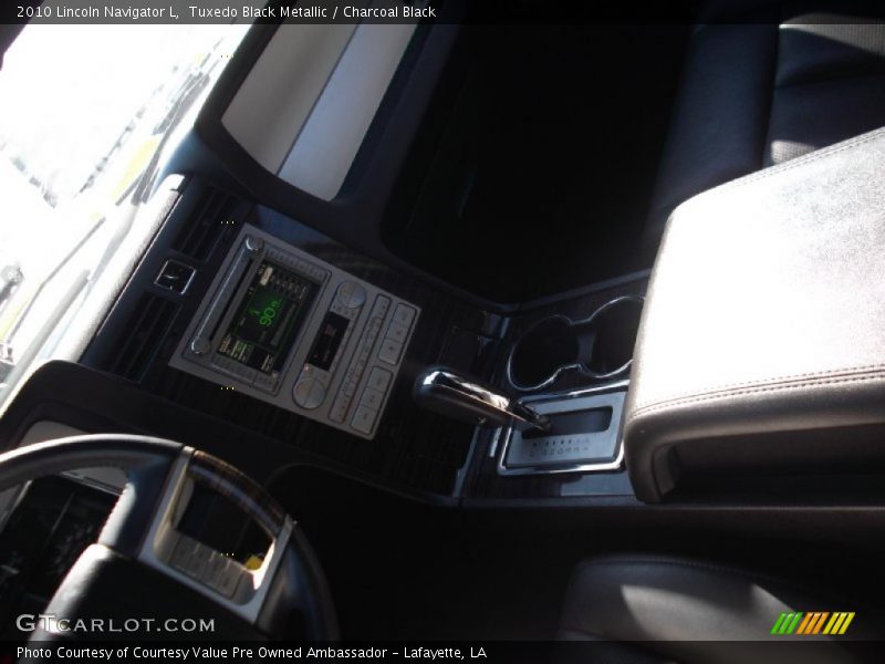 Tuxedo Black Metallic / Charcoal Black 2010 Lincoln Navigator L