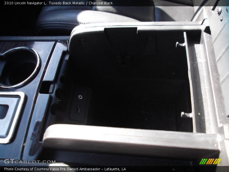 Tuxedo Black Metallic / Charcoal Black 2010 Lincoln Navigator L