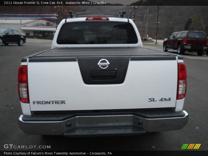 Avalanche White / Graphite 2011 Nissan Frontier SL Crew Cab 4x4