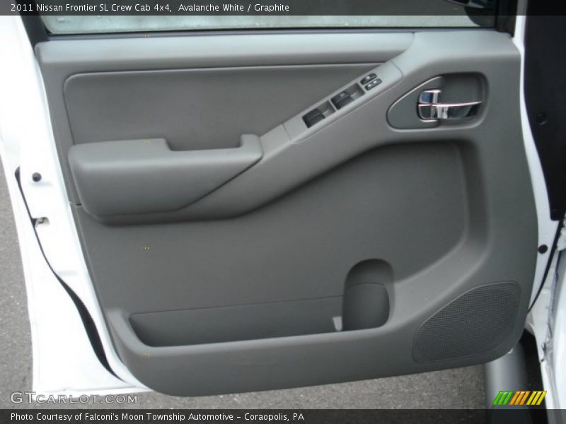 Avalanche White / Graphite 2011 Nissan Frontier SL Crew Cab 4x4