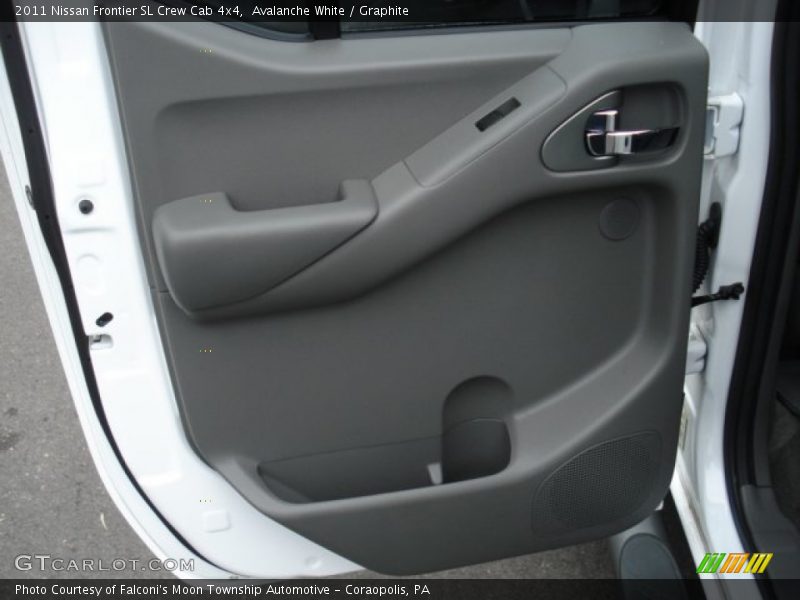 Avalanche White / Graphite 2011 Nissan Frontier SL Crew Cab 4x4