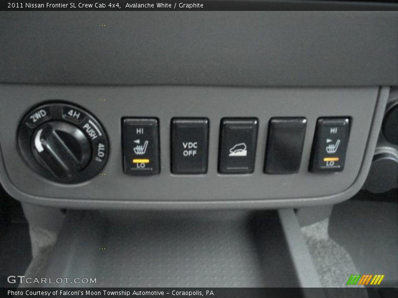Avalanche White / Graphite 2011 Nissan Frontier SL Crew Cab 4x4