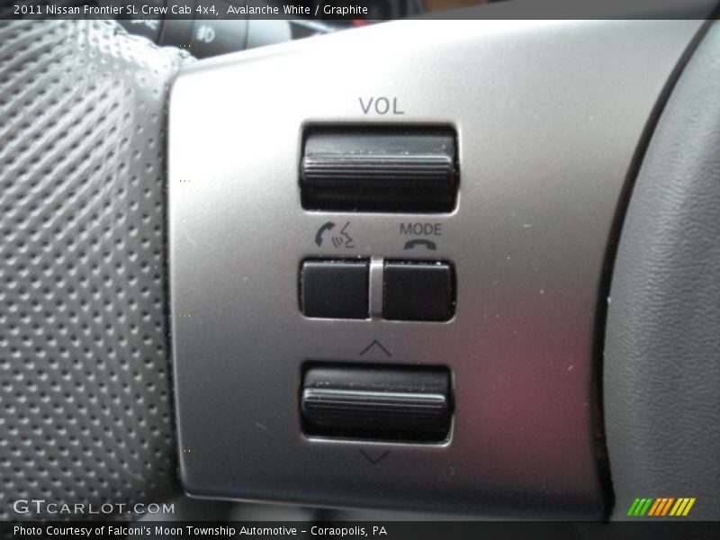 Avalanche White / Graphite 2011 Nissan Frontier SL Crew Cab 4x4