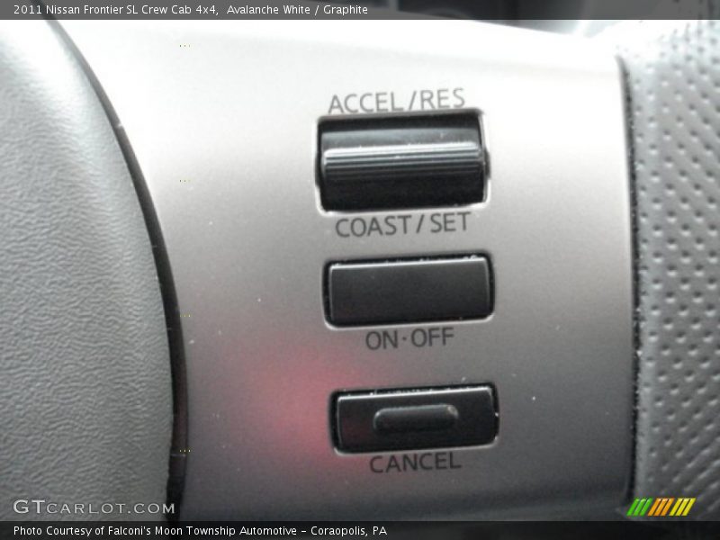 Avalanche White / Graphite 2011 Nissan Frontier SL Crew Cab 4x4