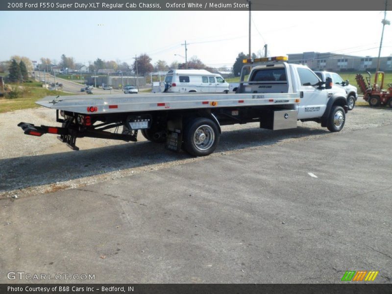 Oxford White / Medium Stone 2008 Ford F550 Super Duty XLT Regular Cab Chassis