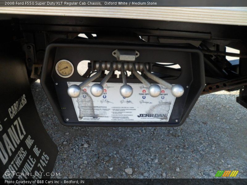 Oxford White / Medium Stone 2008 Ford F550 Super Duty XLT Regular Cab Chassis