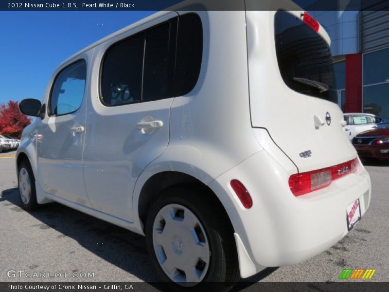 Pearl White / Black 2012 Nissan Cube 1.8 S