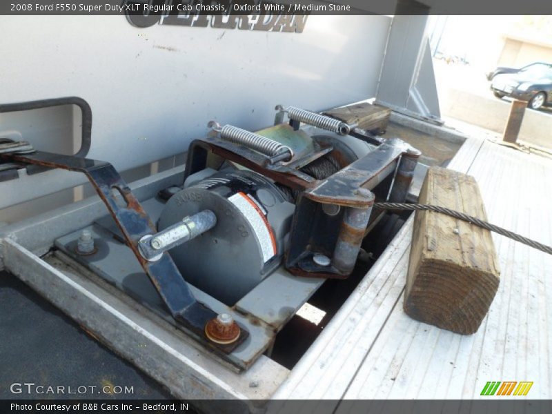 Oxford White / Medium Stone 2008 Ford F550 Super Duty XLT Regular Cab Chassis