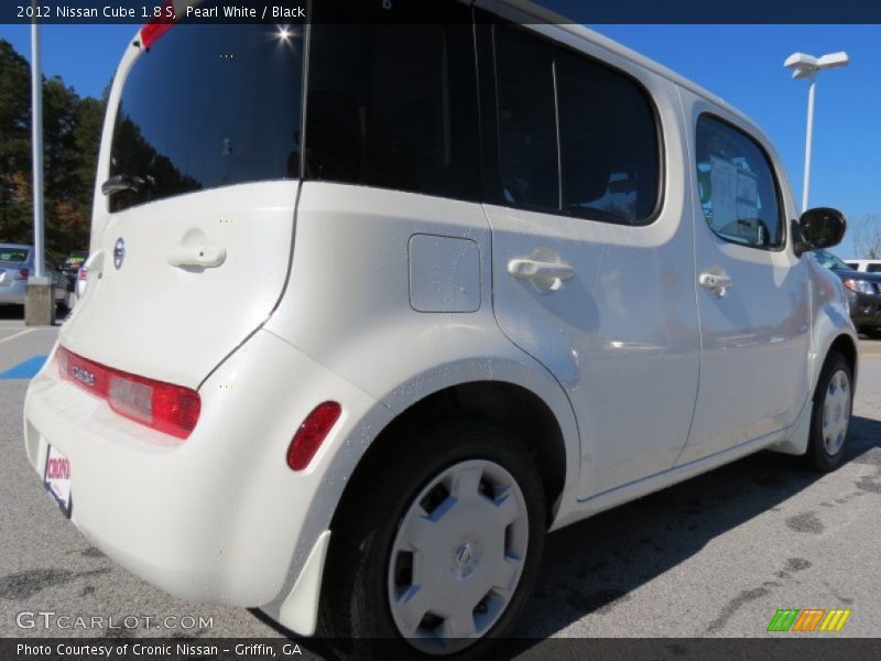Pearl White / Black 2012 Nissan Cube 1.8 S