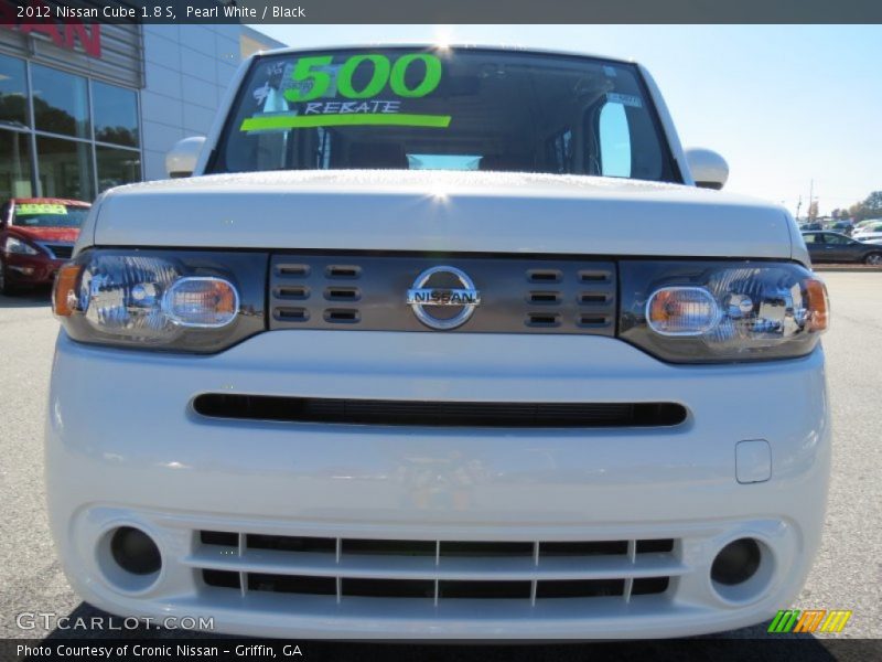Pearl White / Black 2012 Nissan Cube 1.8 S