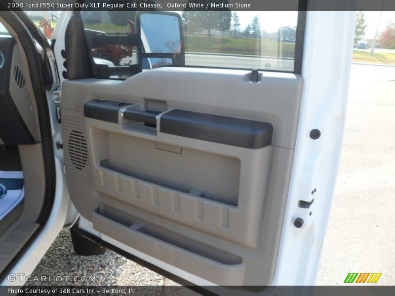 Oxford White / Medium Stone 2008 Ford F550 Super Duty XLT Regular Cab Chassis