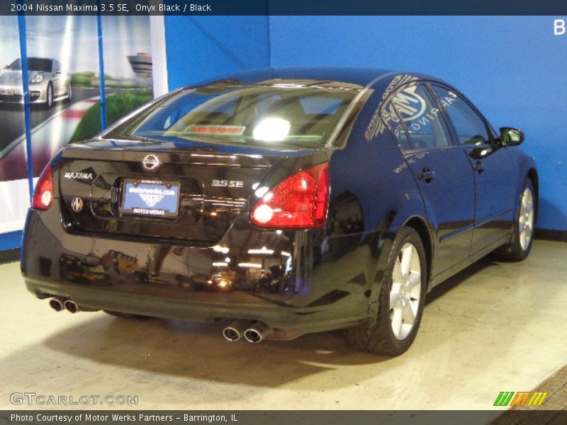 Onyx Black / Black 2004 Nissan Maxima 3.5 SE