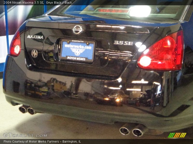 Onyx Black / Black 2004 Nissan Maxima 3.5 SE