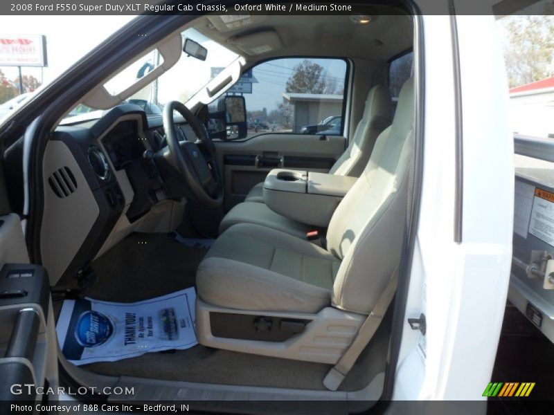 Oxford White / Medium Stone 2008 Ford F550 Super Duty XLT Regular Cab Chassis