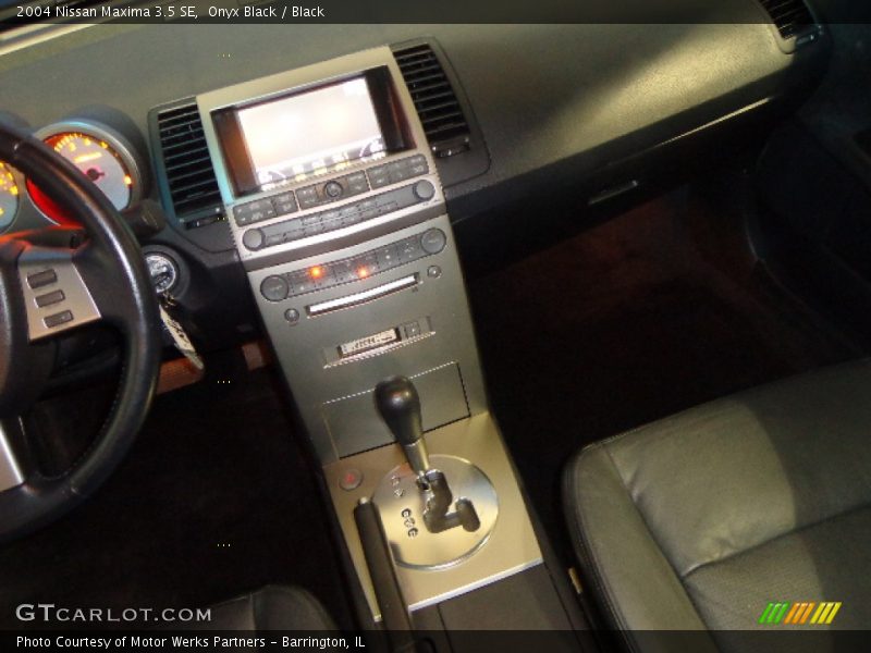 Onyx Black / Black 2004 Nissan Maxima 3.5 SE