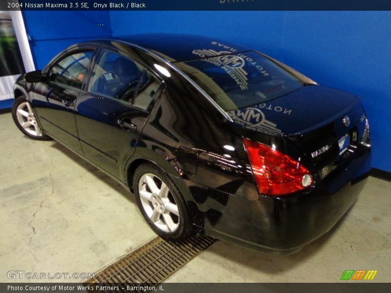 Onyx Black / Black 2004 Nissan Maxima 3.5 SE