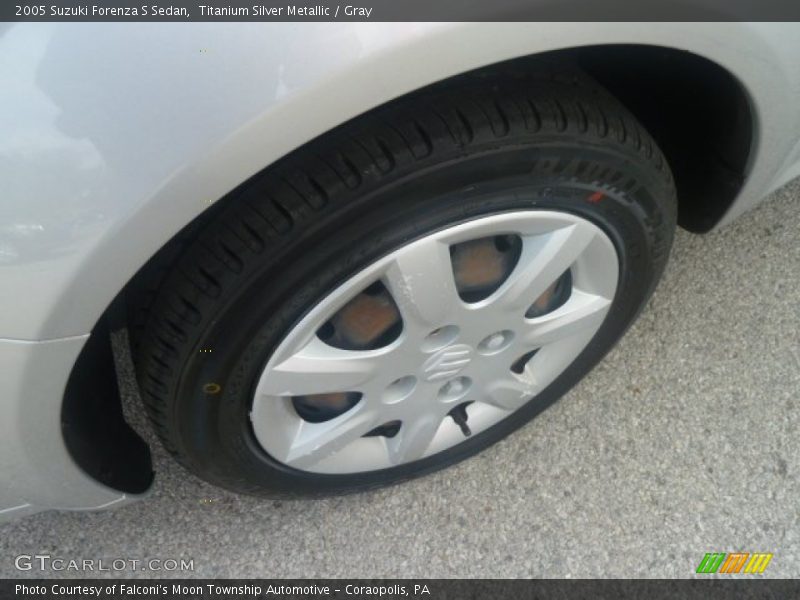 Titanium Silver Metallic / Gray 2005 Suzuki Forenza S Sedan