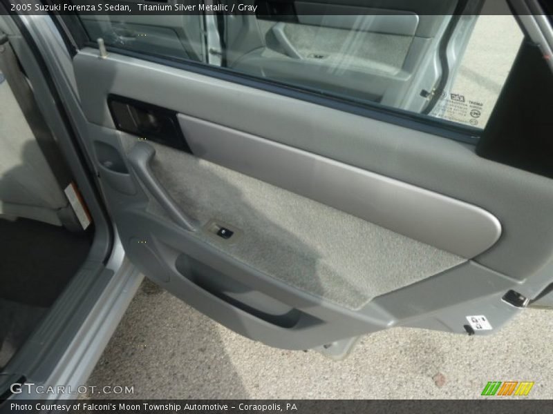 Titanium Silver Metallic / Gray 2005 Suzuki Forenza S Sedan