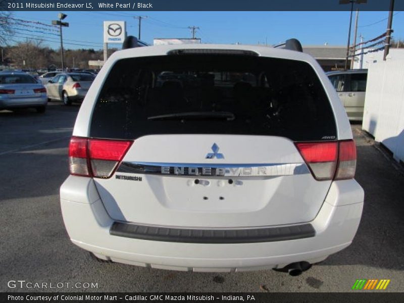 White Pearl / Black 2011 Mitsubishi Endeavor LS