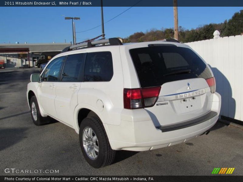 White Pearl / Black 2011 Mitsubishi Endeavor LS
