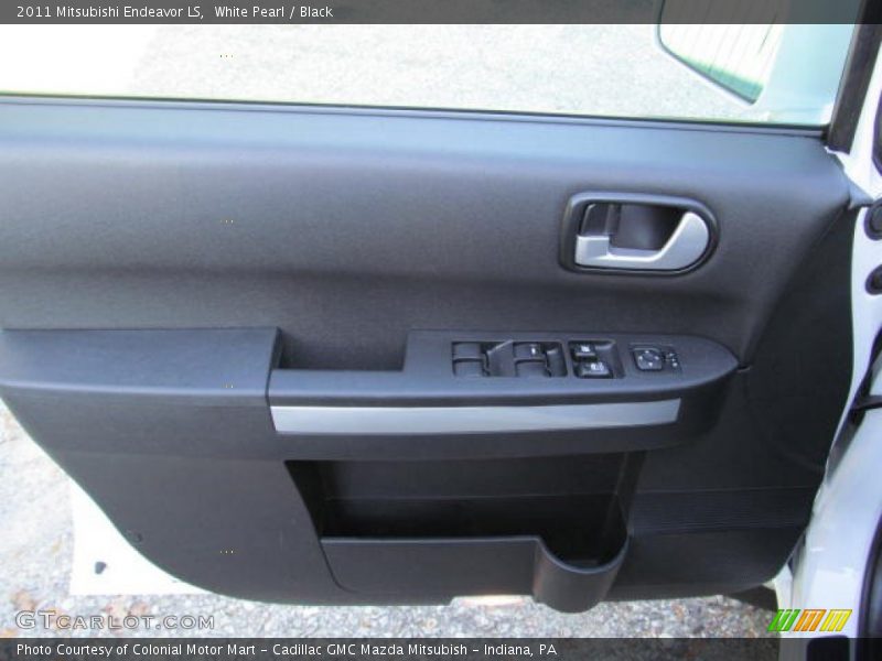 White Pearl / Black 2011 Mitsubishi Endeavor LS