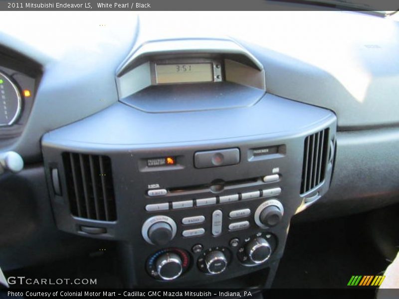 White Pearl / Black 2011 Mitsubishi Endeavor LS