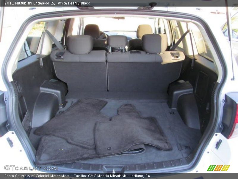 White Pearl / Black 2011 Mitsubishi Endeavor LS