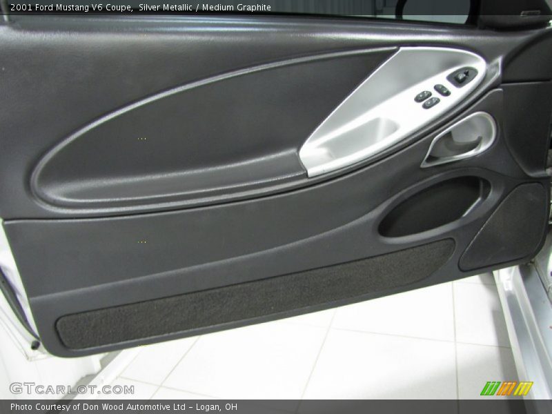 Silver Metallic / Medium Graphite 2001 Ford Mustang V6 Coupe