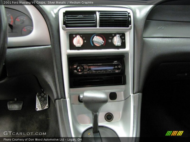Silver Metallic / Medium Graphite 2001 Ford Mustang V6 Coupe