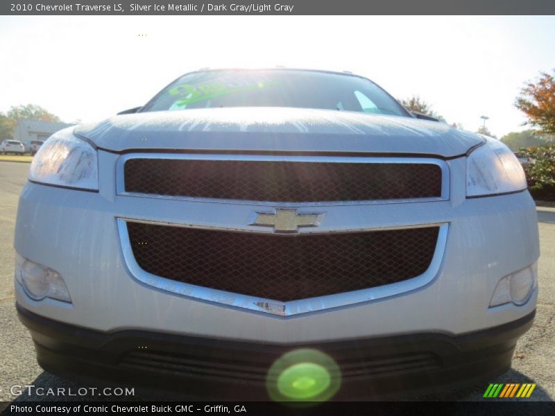 Silver Ice Metallic / Dark Gray/Light Gray 2010 Chevrolet Traverse LS