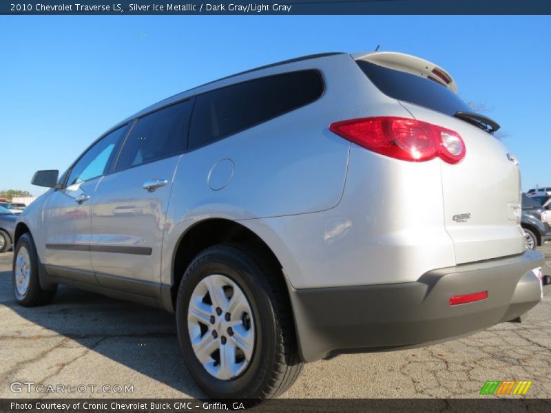 Silver Ice Metallic / Dark Gray/Light Gray 2010 Chevrolet Traverse LS