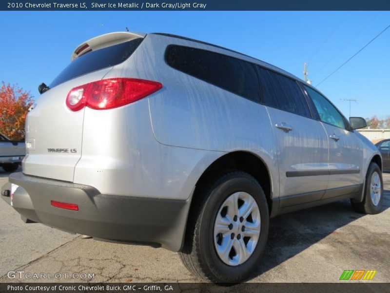 Silver Ice Metallic / Dark Gray/Light Gray 2010 Chevrolet Traverse LS