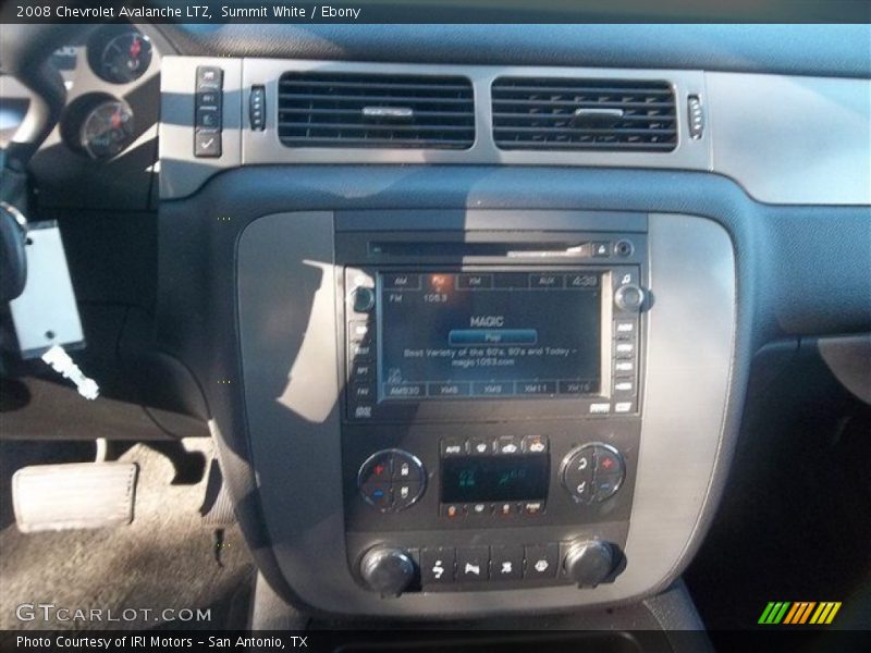 Summit White / Ebony 2008 Chevrolet Avalanche LTZ