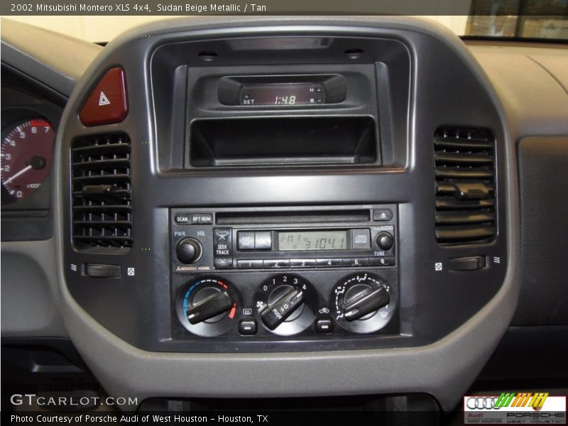 Sudan Beige Metallic / Tan 2002 Mitsubishi Montero XLS 4x4