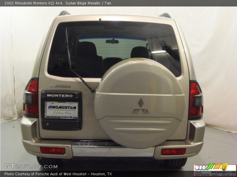 Sudan Beige Metallic / Tan 2002 Mitsubishi Montero XLS 4x4