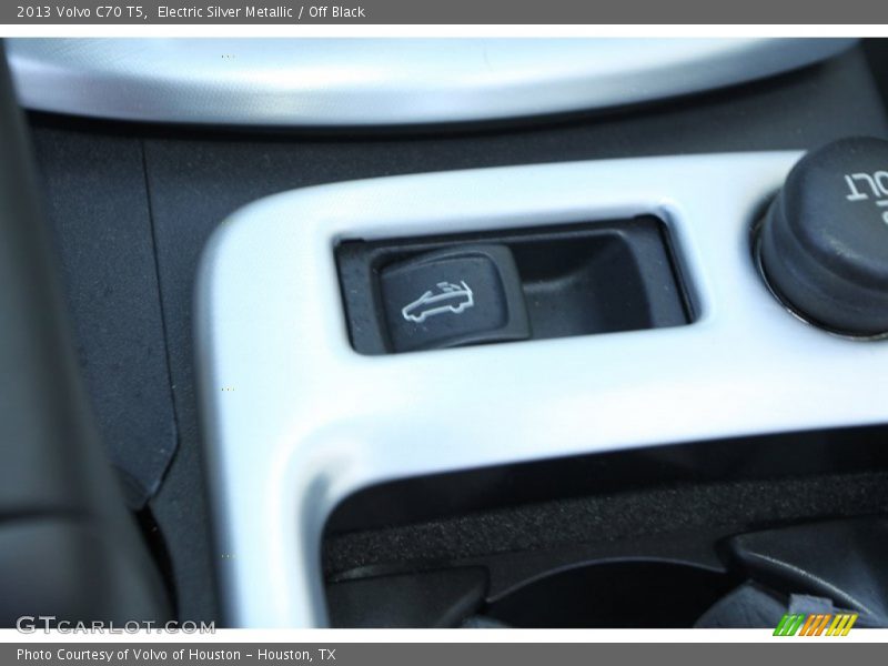 Electric Silver Metallic / Off Black 2013 Volvo C70 T5